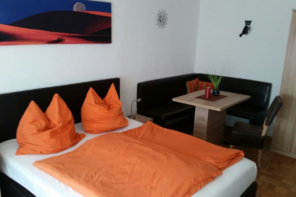 Boxspringbett mit Essecke