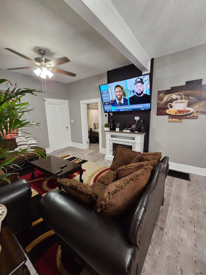 High Ceilings | King Beds | 85” Tv | Near Downtown - Winston-Salem, NC