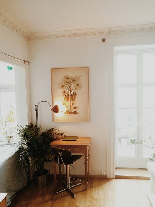 A little desk for your laptop