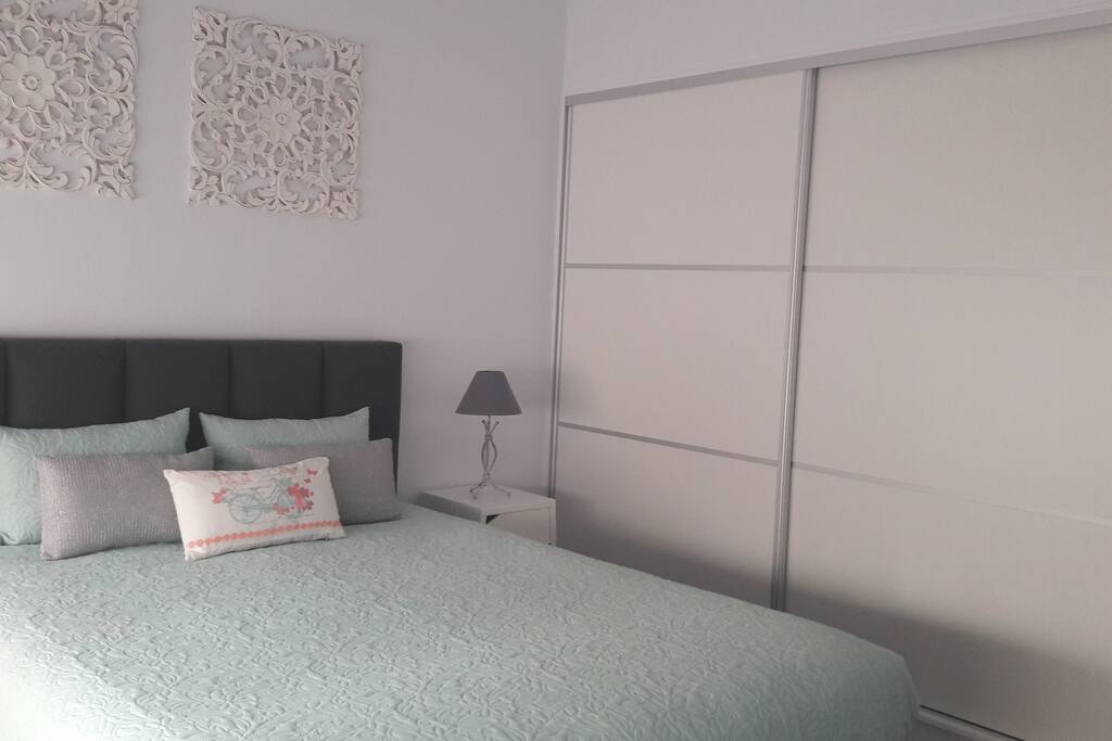 Quarto com Roupeiro
