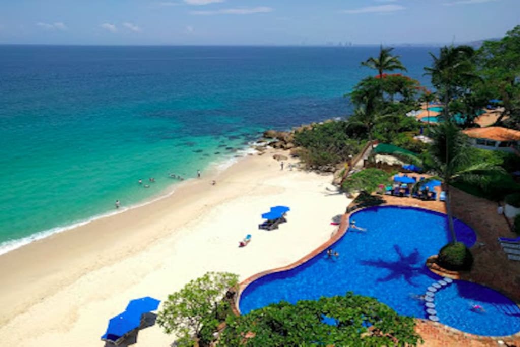 Ocean Front Beautiful Condo in Playas Gemelas! Condominiums for Rent