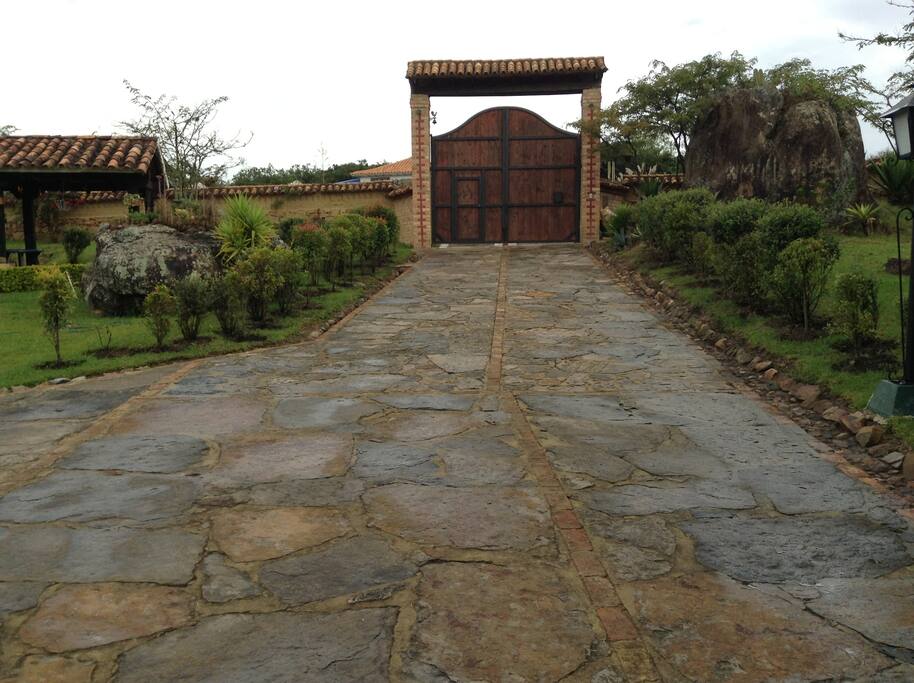 Entrée Finca / Porton entrada