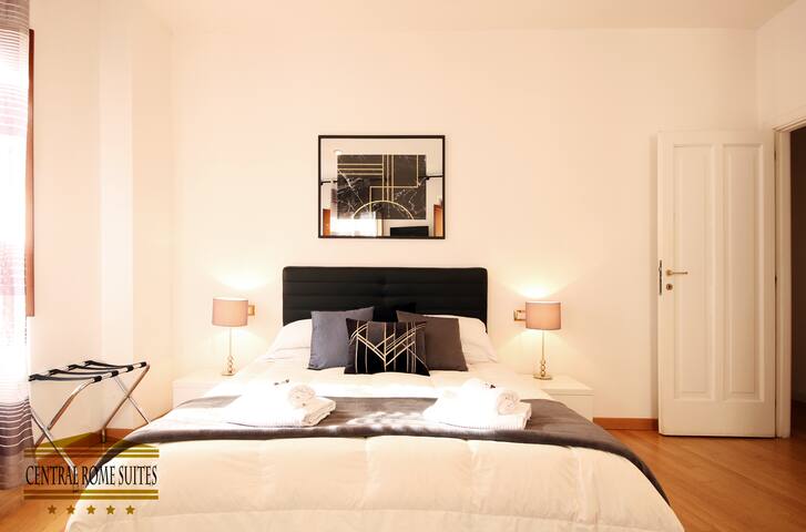 Spacious with view in the Heart of Rome! gallery image 5