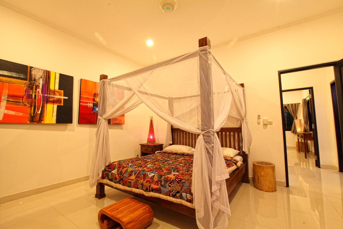 Spavaća soba s bračnim krevetom