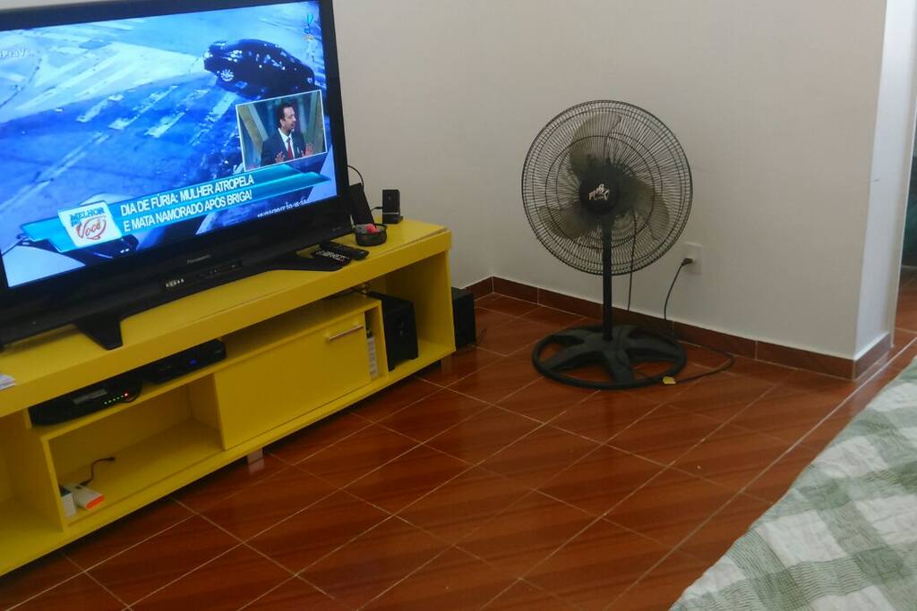 Tv a cabo em uma mega TV.