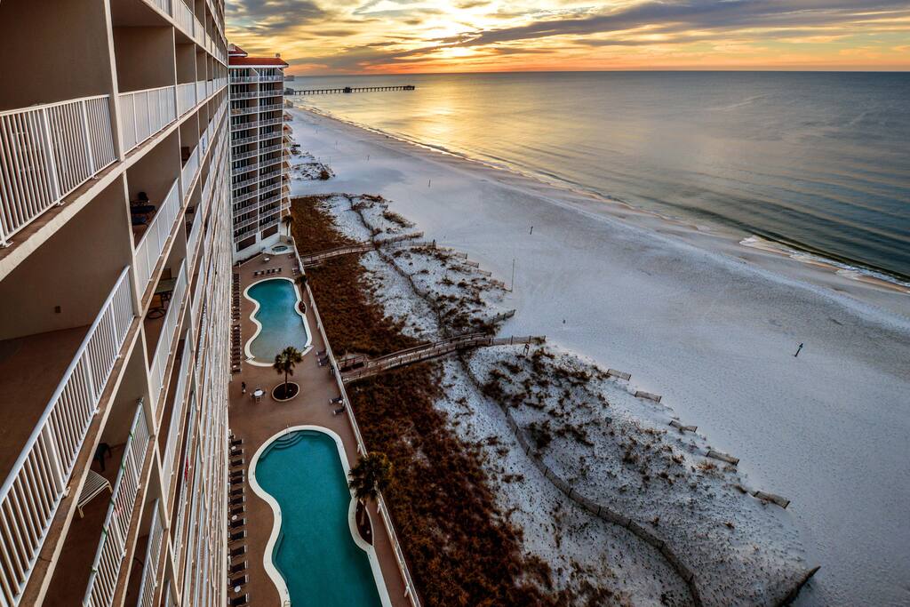 Pool,Resort,Swimming Pool,Water,Coast