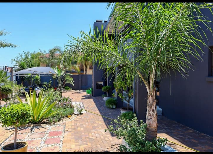 Exquisite 4 Bedroom & 3.5 Bath Home. - Centurion