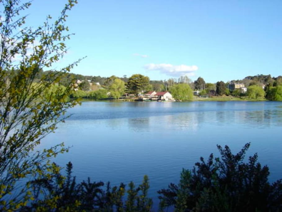 Lake 5 minutes walk