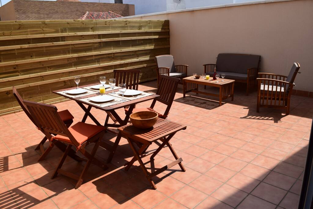 large space to have a rest. La grande terraza.