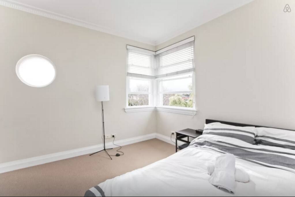 The master bedroom - Enjoy the Bondi Beach life!