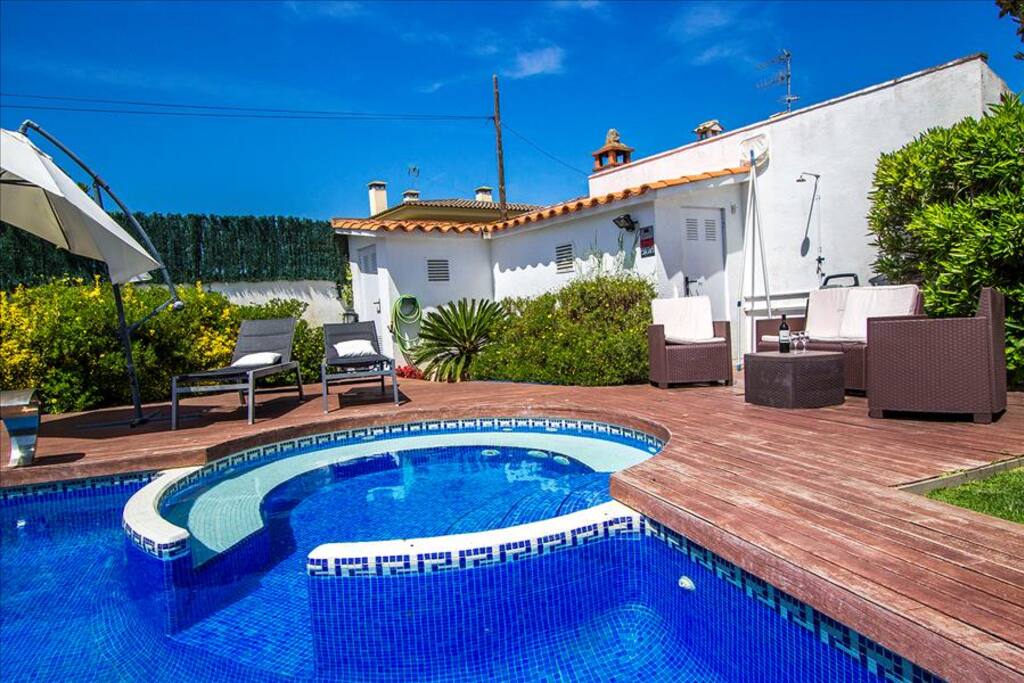 Fantastic outdoor swimming pool