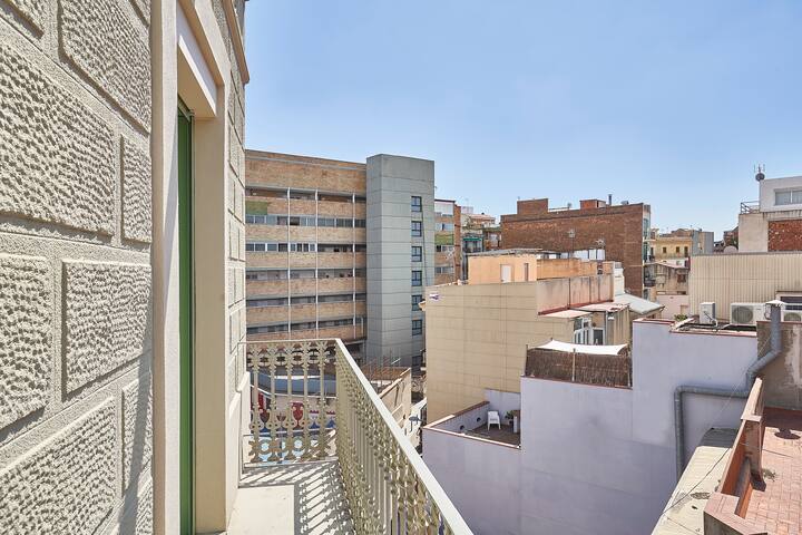spacious 3 bedroom apartment in Sants all included gallery image 5