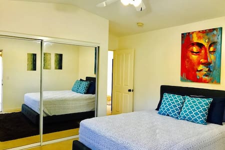 Private Room & Bath Near Beach / Down Town