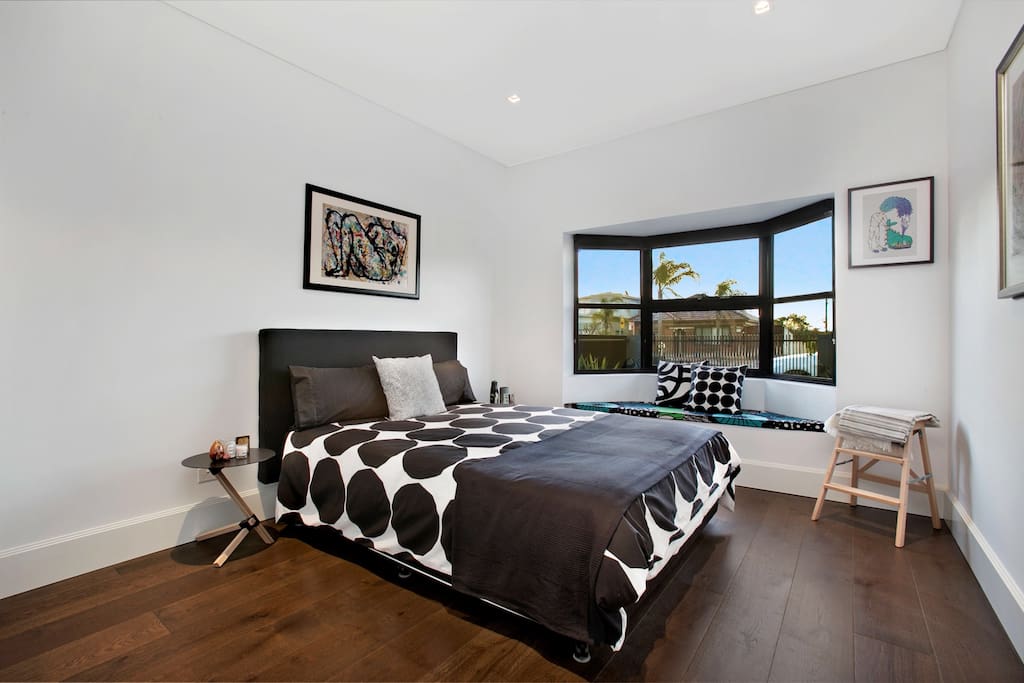 2nd bedroom
