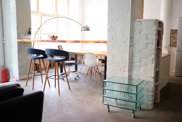 Urban Loft in Vibrant Kreuzkölln *11 Beds* (160m²) gallery image 3