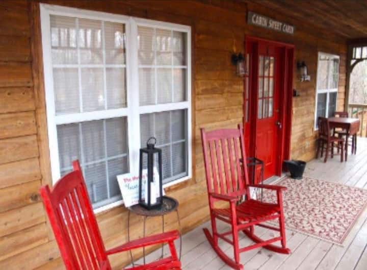 MaHoney’s Cabin, Lake,Pool, Boat ramp! Cabins for Rent in Burnside