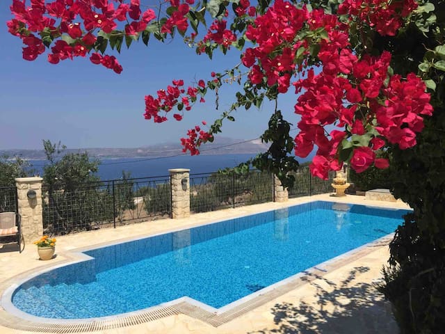 NEW: Luxury villa with panoramic sea view