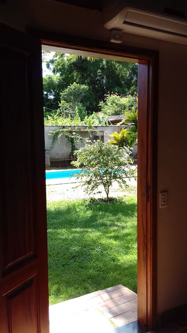 Vista para o jardim.