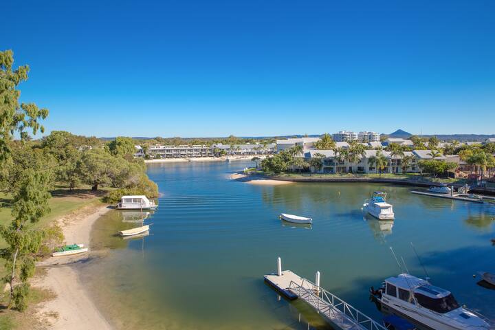 Noosa Waterfront – River Front 3 Bed Apartment gallery image 2