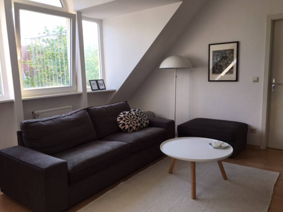 Großes Wohn-/Schlafzimmer (rechts)