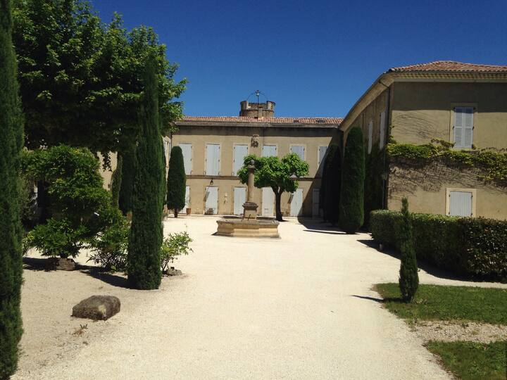Studio amplio en castillo Departamentos en renta en Jonquières, ProvenzaAlpesCosta Azul