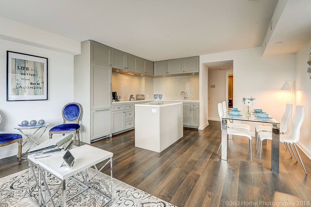 "Had a great experience! Great location and beautiful condo!"