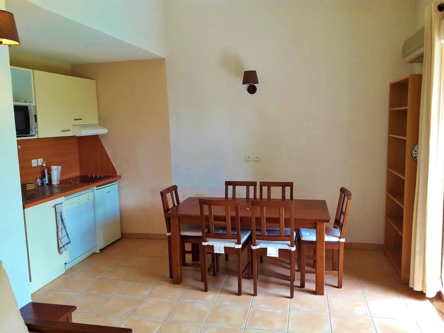 Kitchenette et salle à manger