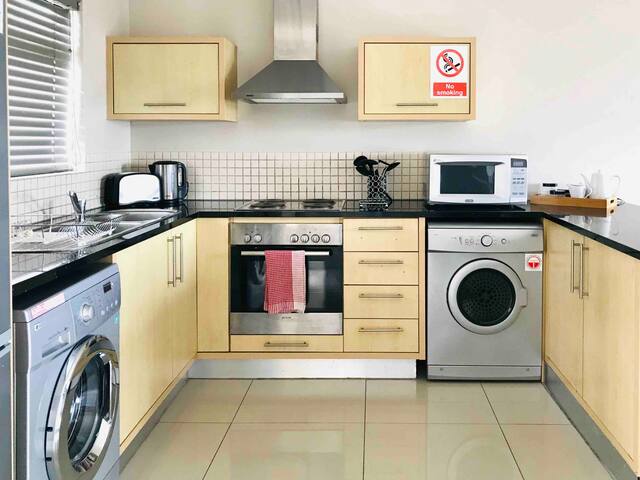 Century City 2 bed 2 bath , WIFI, parking, gym gallery image 3