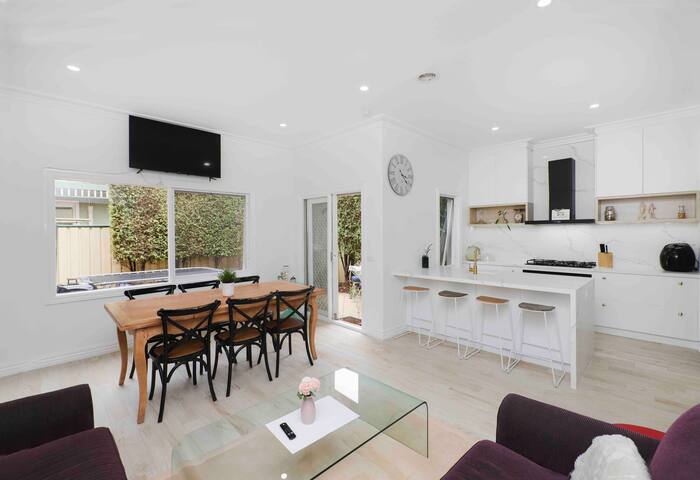 Seaside in the city gallery image 4