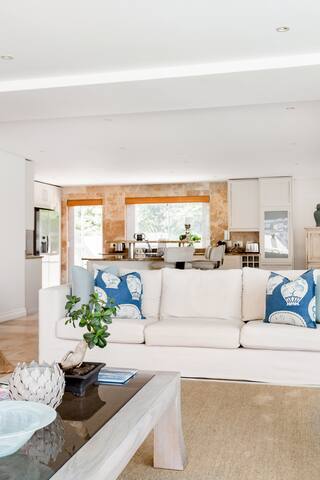 Villa on Slopes of Geneva Drive gallery image 5