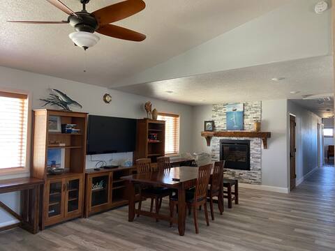 Enoch Beach House is gorgeous spacious and clean!