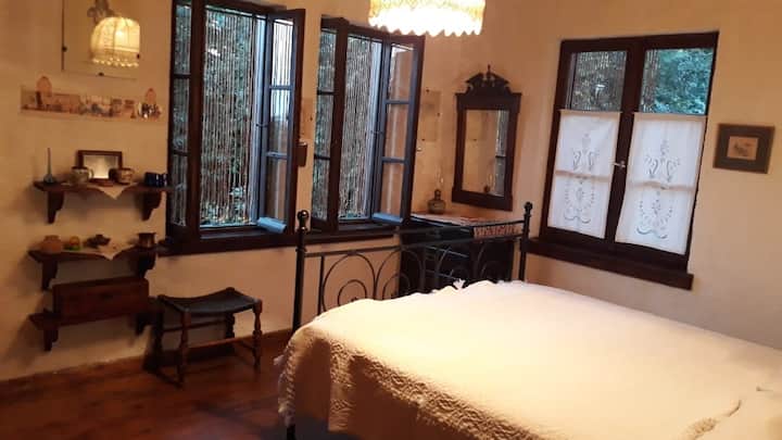 Jedna od tri spavaće sobe na prvom katu.