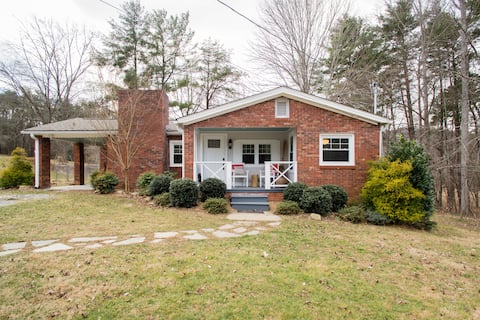 Cozy Cottage with Fenced Yard Close to Downtown!