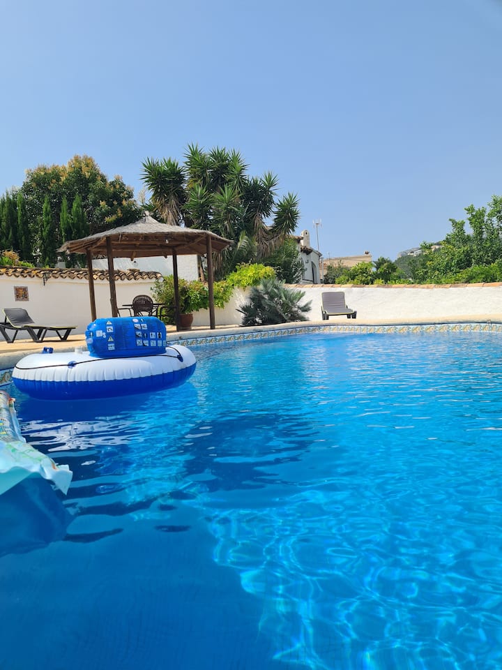 Family Home With Private Pool And Views. Sleeps 4. - Calp