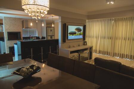 Apto de Luxo a 20 metros da praia.