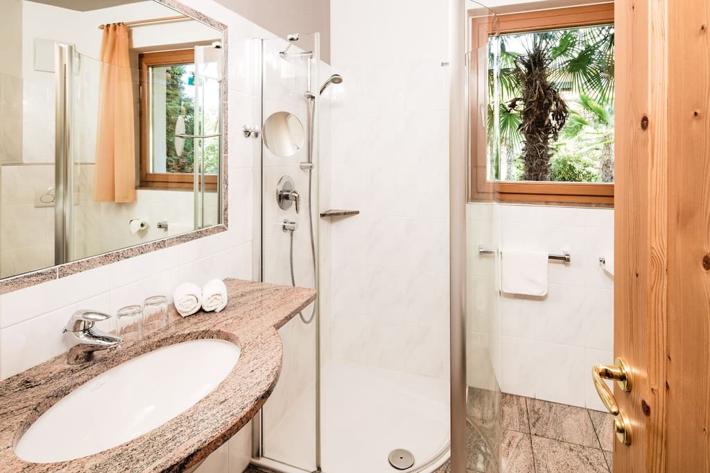 Badezimmer / bagno / bathroom