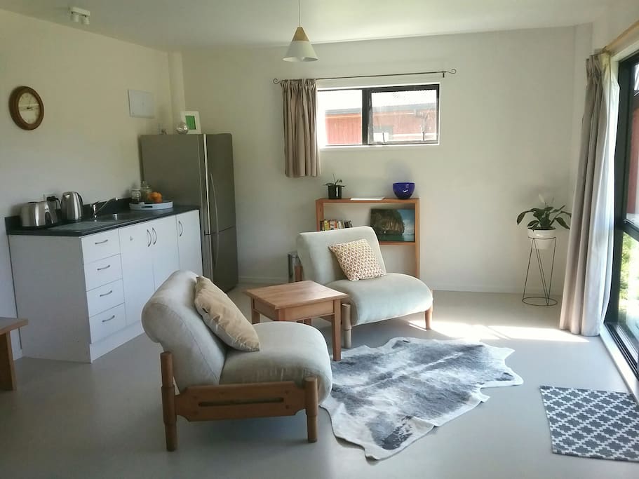 Seating area & kitchenette.
