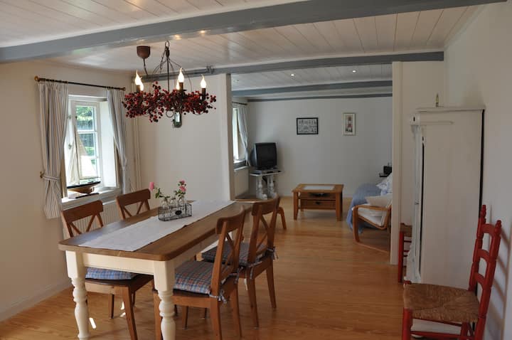 Techo de paja - comedor con vista al salón 