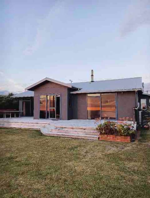 Kāhu cottage by the sea