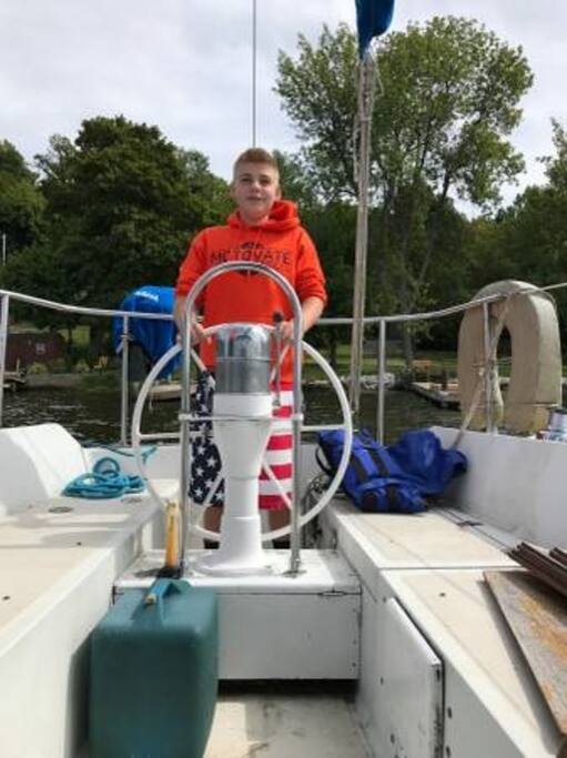 View from Entrance(Companionway) looking aft(back)