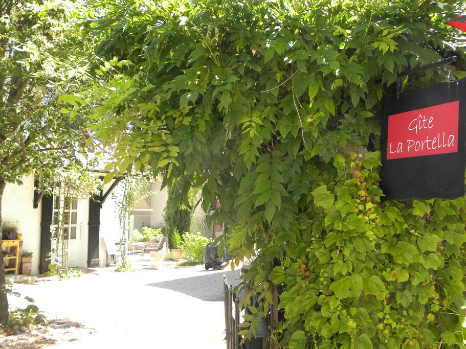 Entrée de la maison des propriétaires