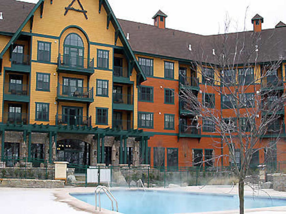 Appalachian TOP 4TH FLOOR Studio+ w/amazing views! Condominiums for