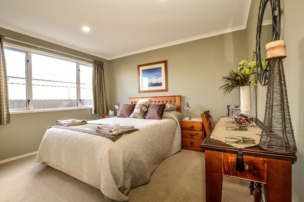 Alyth Queen Bedroom with Private Bathroom