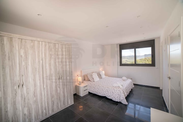 Bedroom 3 with a double bed