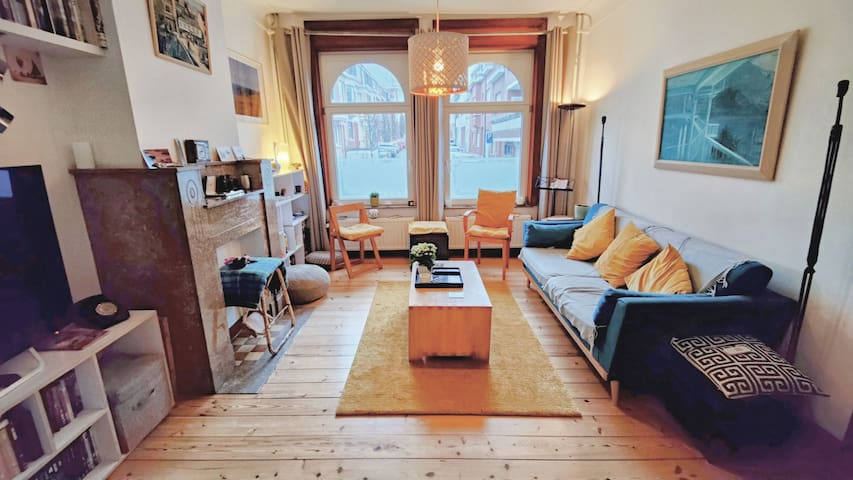 Character Town house next to Sonian Forest & Metro