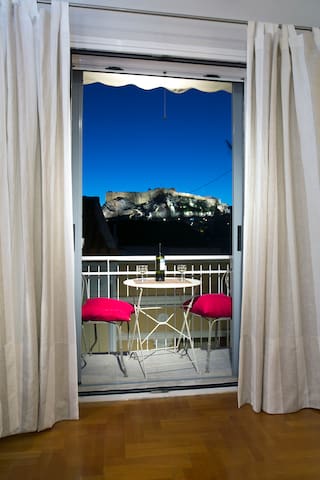Elegant apartment in Plaka with great view
