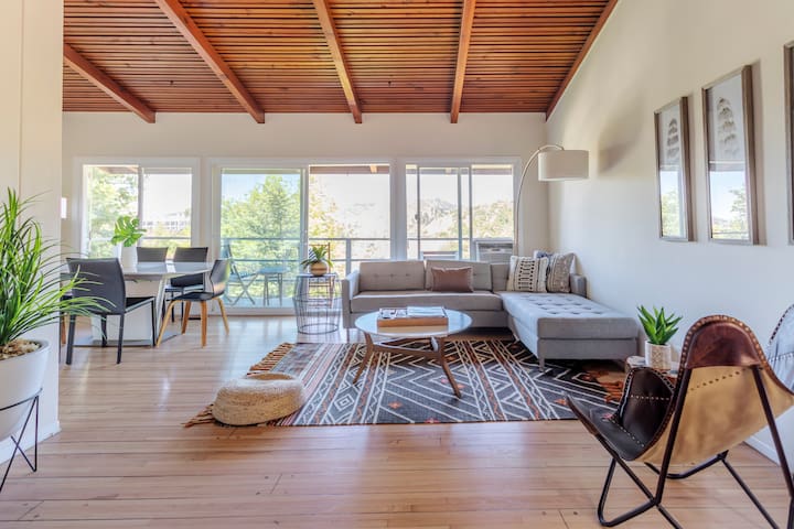 Mid Century Hillside Bungalow with Valley Views