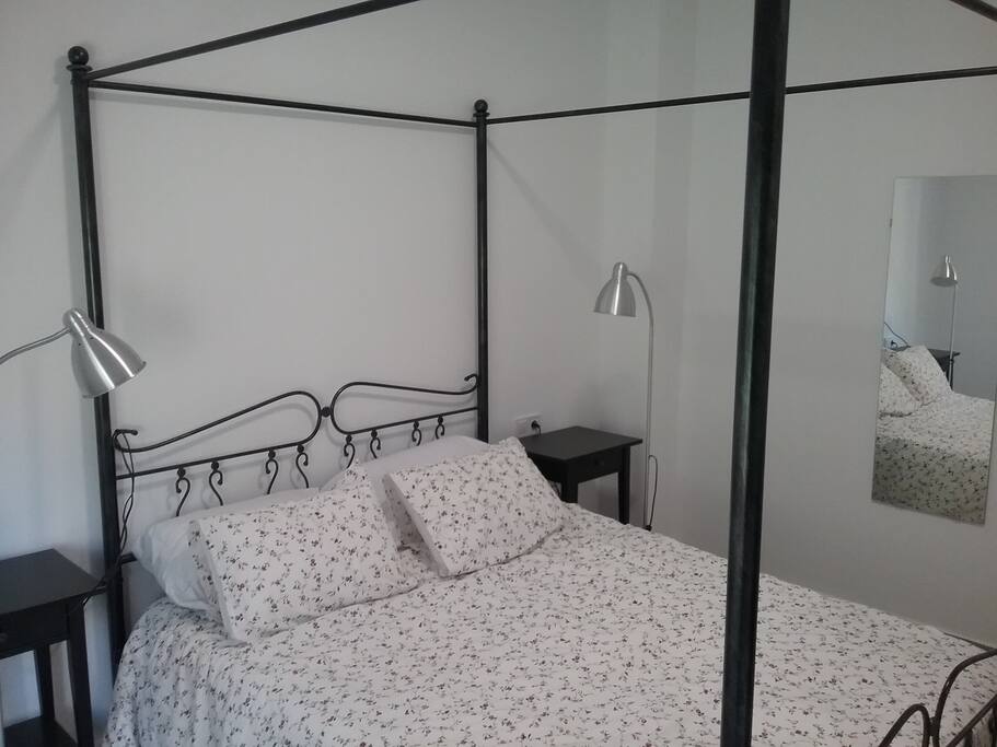 Four post double bed