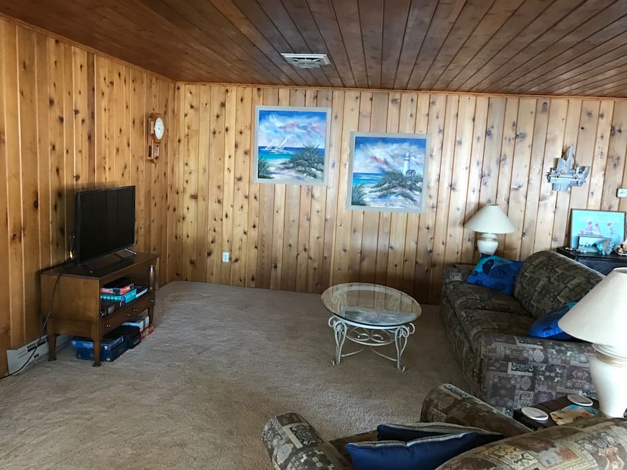 Livingroom with sleeper couch