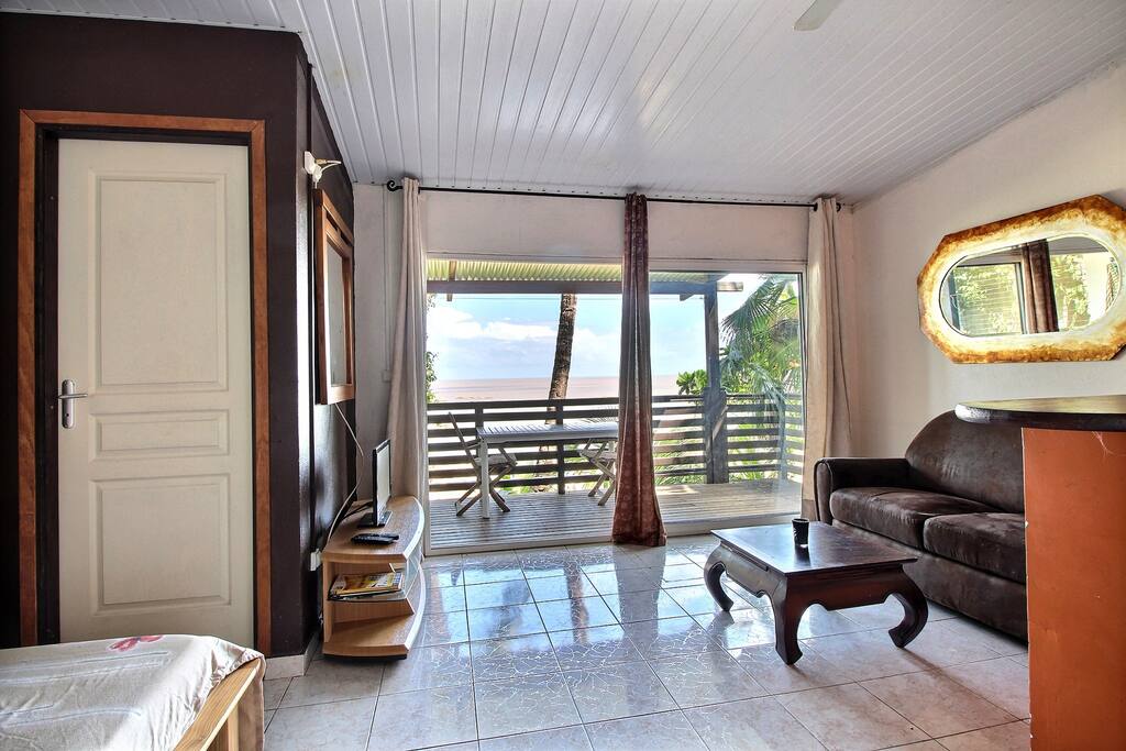 Séjour avec terrasse et vue mer